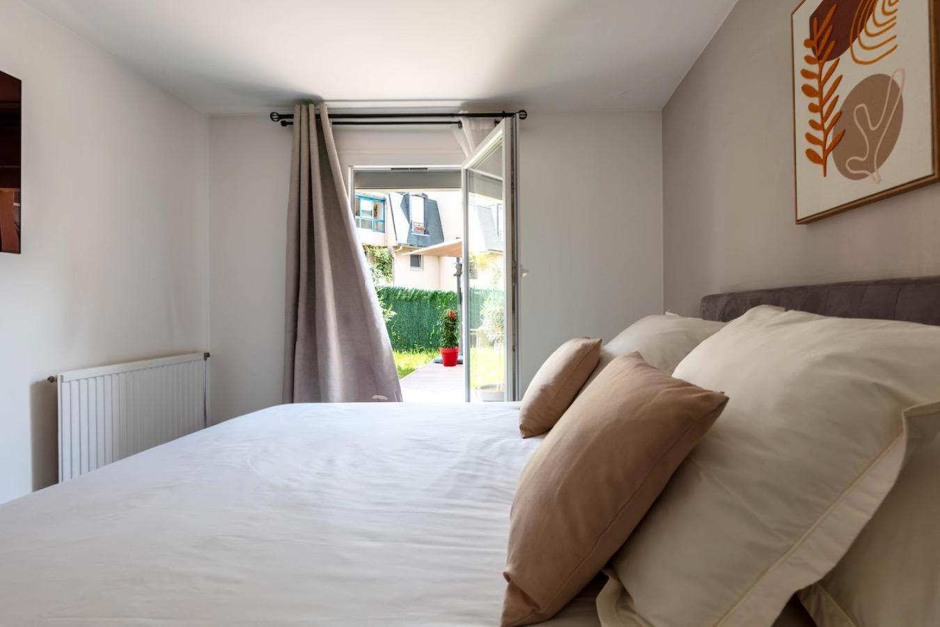 Charmant Refuge Avec Jardin, A 6 Minutes A Pied Du Metro Creteil L Echat-Lovely Retreat With Garden, Located A 6-Minute Walk From Creteil L Echat Metro Station Bagian luar foto